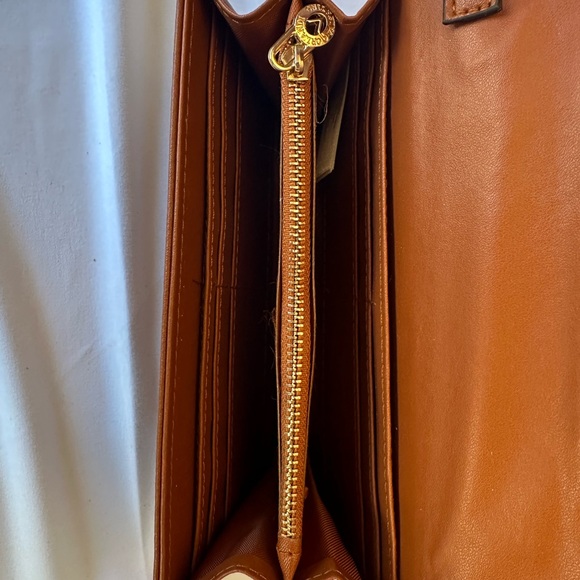 Beautiful Valentino Orlandi Logo Crossbody! New with tags! $159 MSRP - Picture 3 of 5